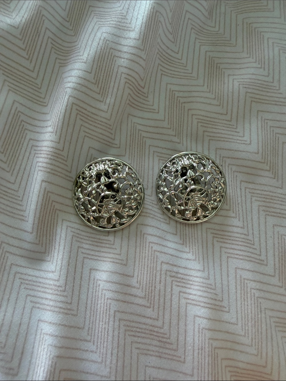 Silver Filigree Round Drop Clip-on Earrings - Elegant Women's Jewelry